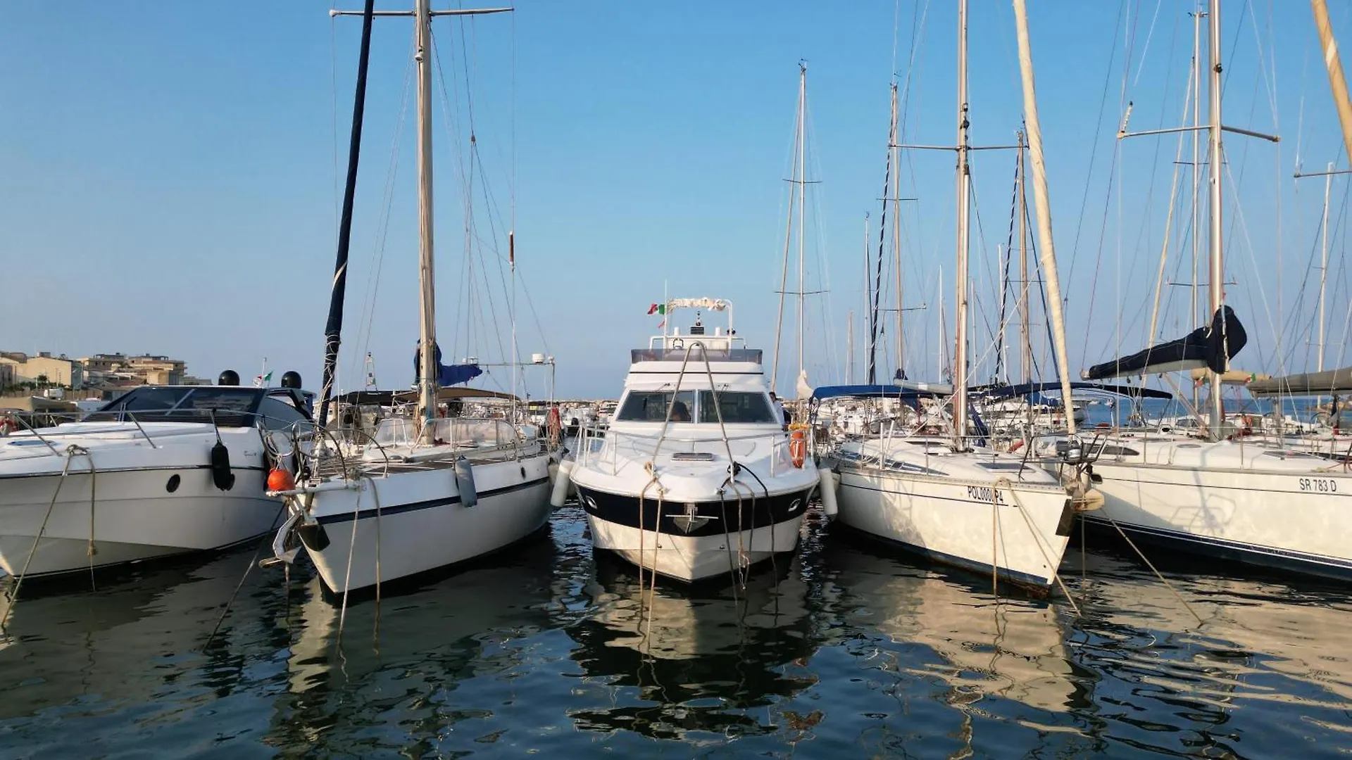 Hotel She'S Mine Yacht Katánie Itálie