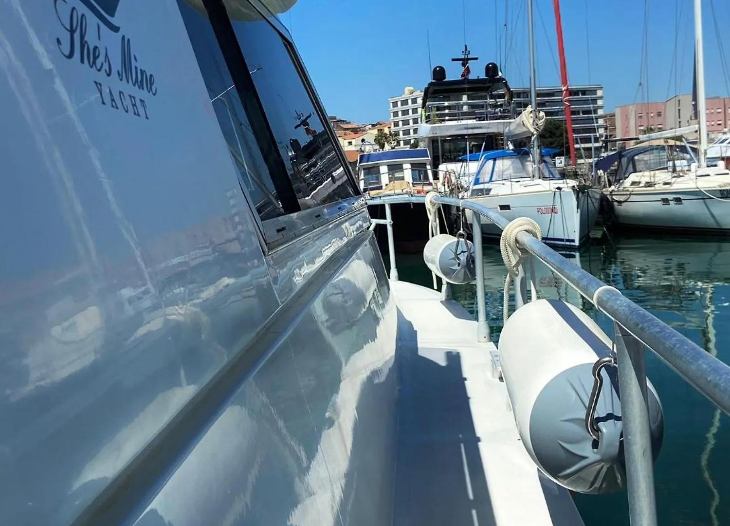 Hotel She'S Mine Yacht Katania