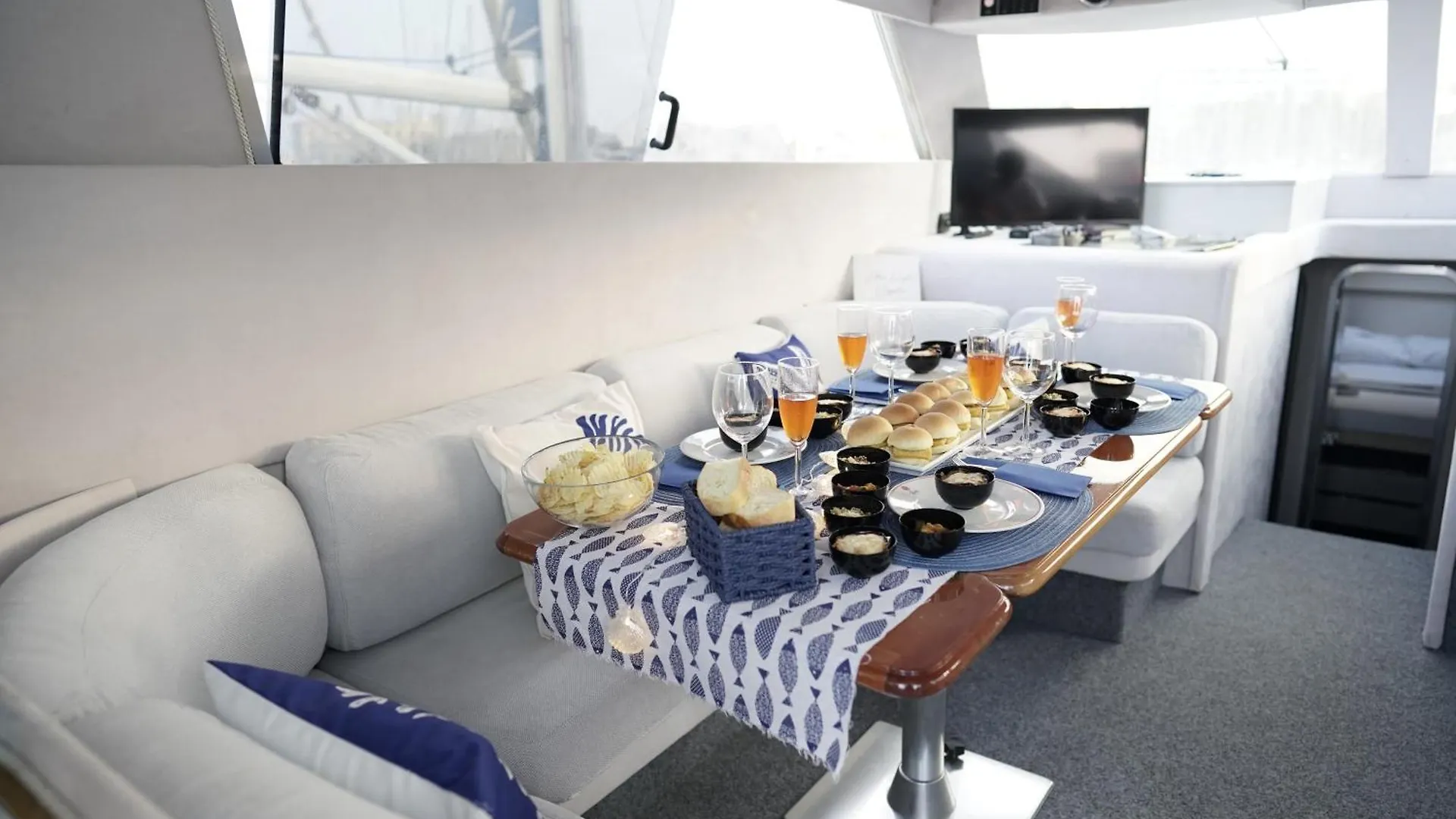 Hotel na wodzie Hotel She'S Mine Yacht Katania